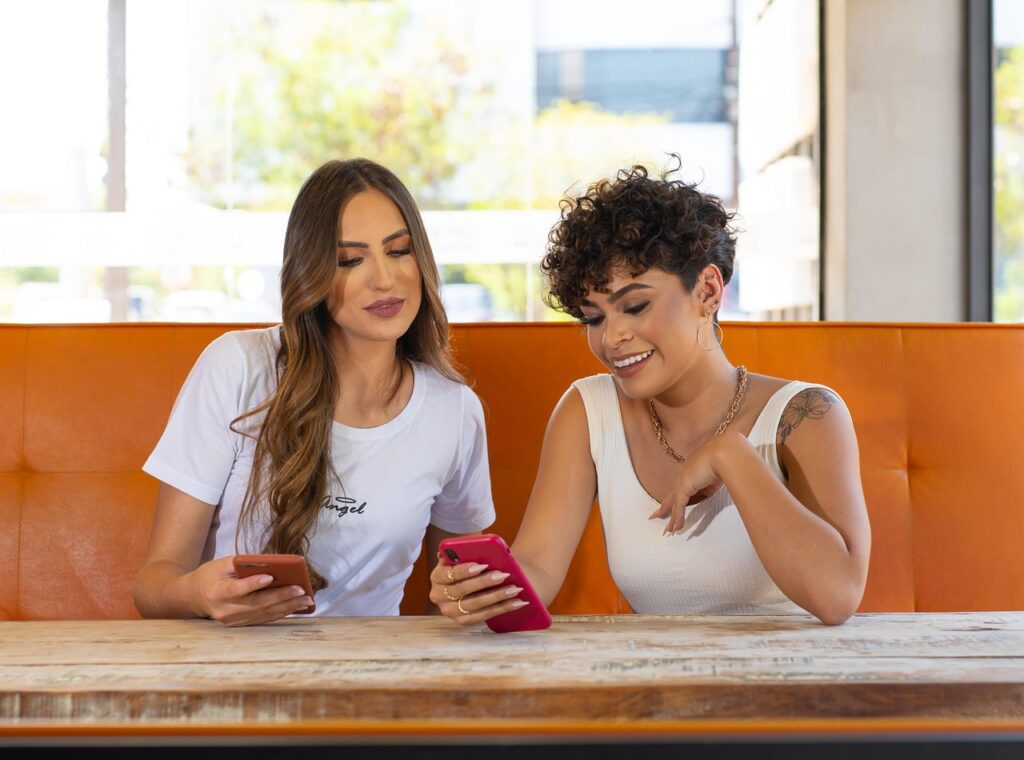 women, smartphone, restaurant, friends, conversation, cafe, conversation, conversation, conversation, conversation, conversation